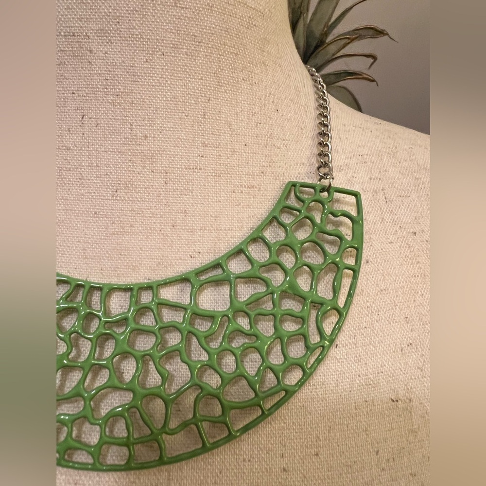 Green Cutout Statement Necklace Euc - image 2